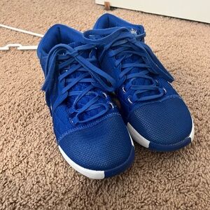 Nike Basketball Lebron Witness VIII Men’s size 7.5/ Women’s 9